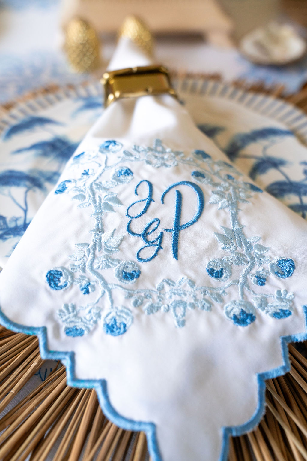 blue and white chinoiserie tablescape