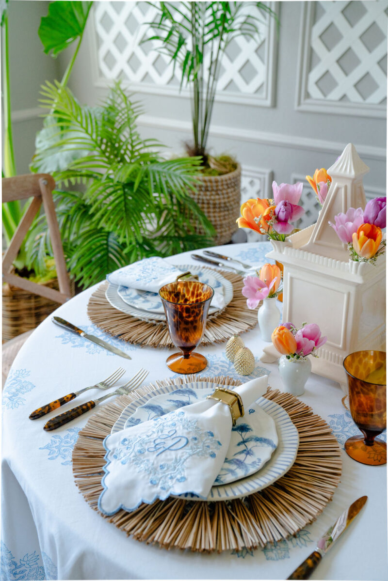 Creating a Chinoiserie Tablescape: A Captivating Blue and White Table ...