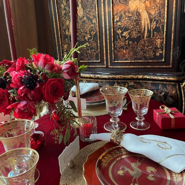 Red and Gold Themed Christmas Table Setting Idea