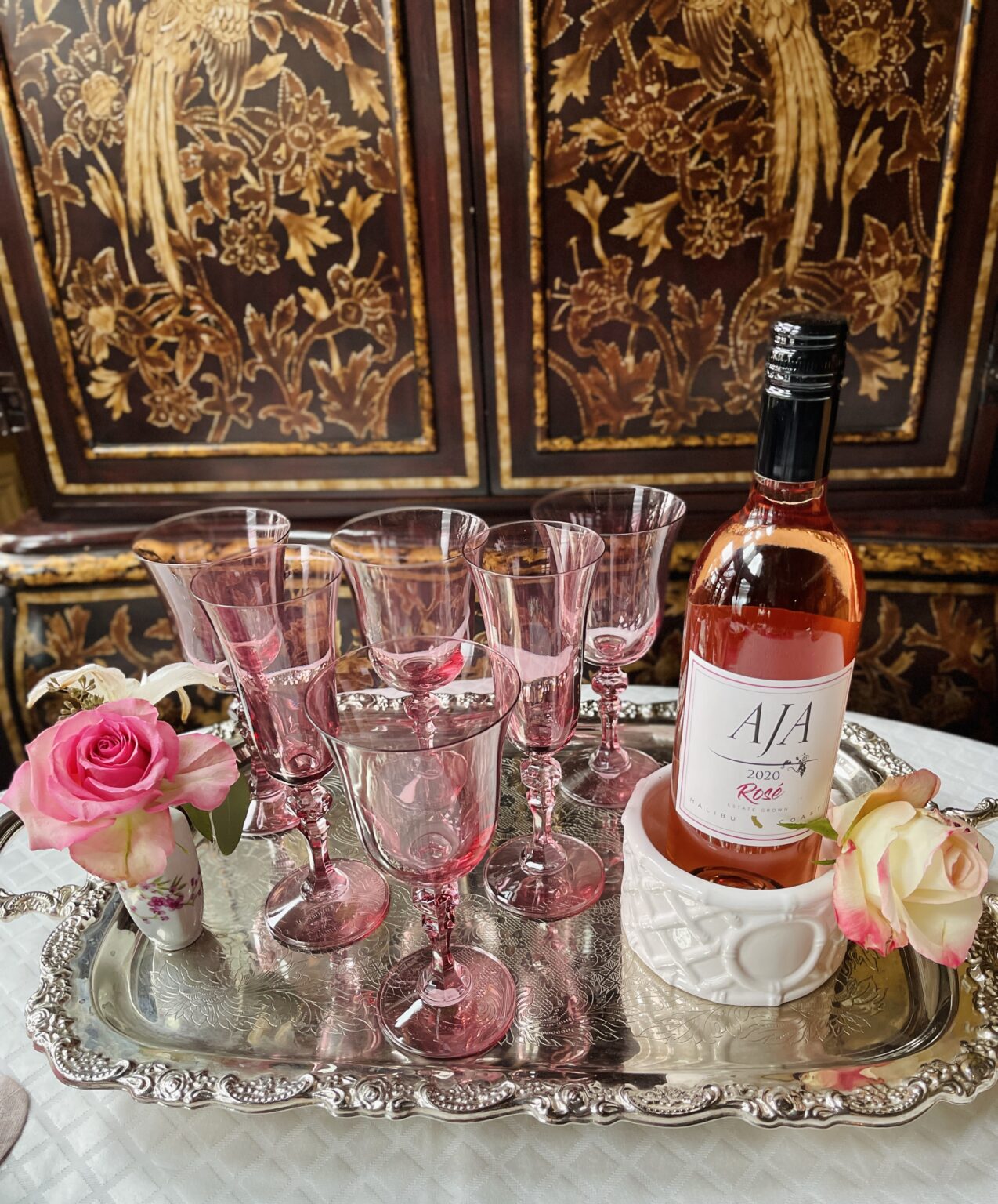 Pretty in Pink Tablescape Ideas for Your Next Pinky Party