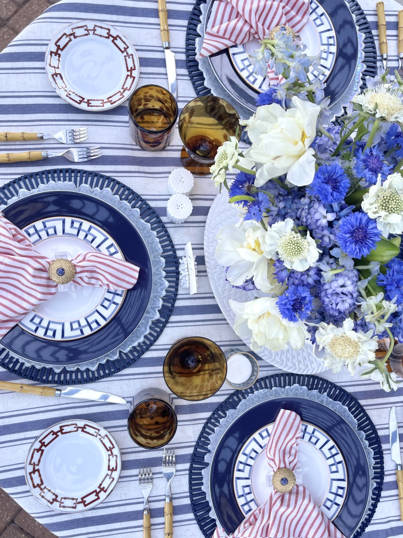 Nautical Table Decor for a Summer Blue and White Party in Blue and
