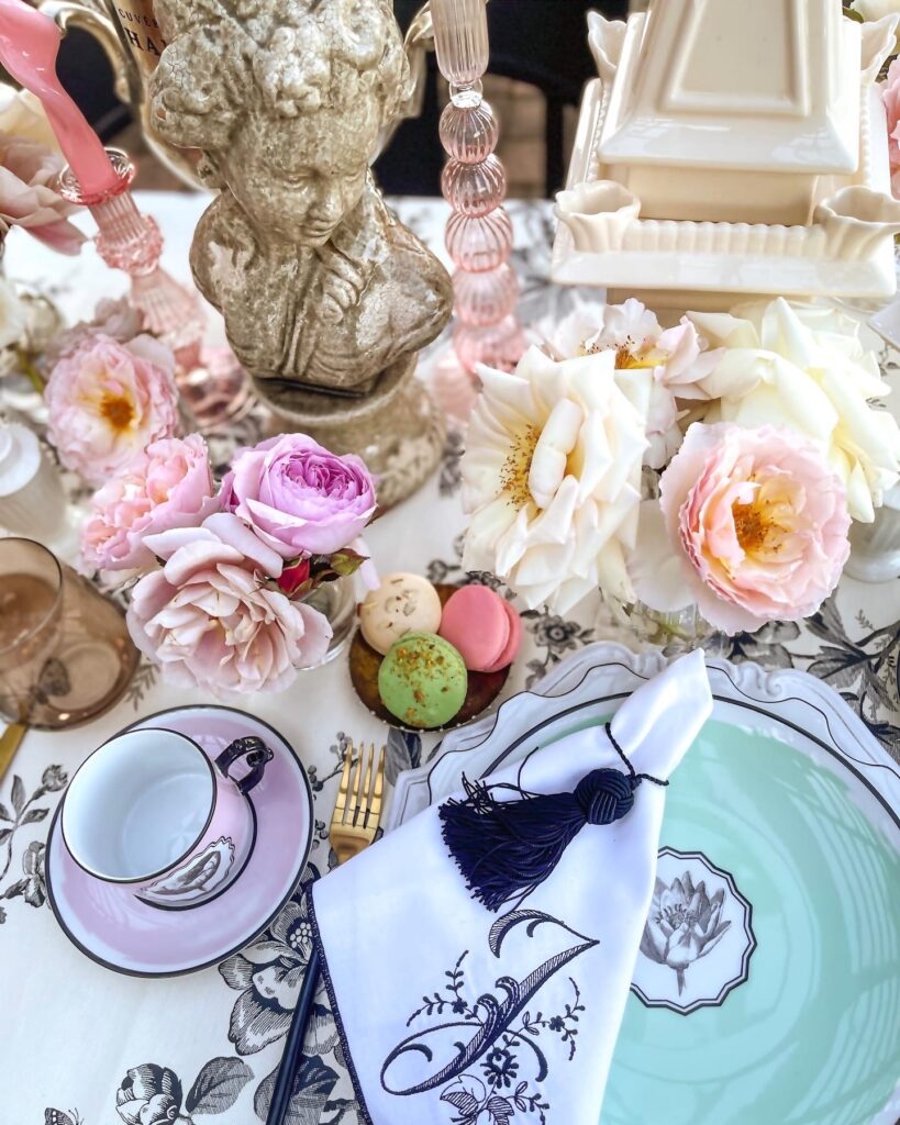 Throwing a Bridgerton themed brunch party would be nothing without a Bridgerton themed table setting