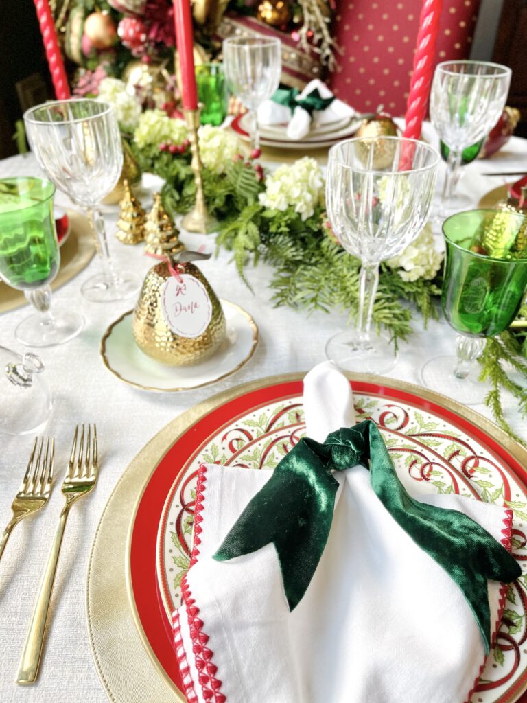 classic festive christmas tablescape idea