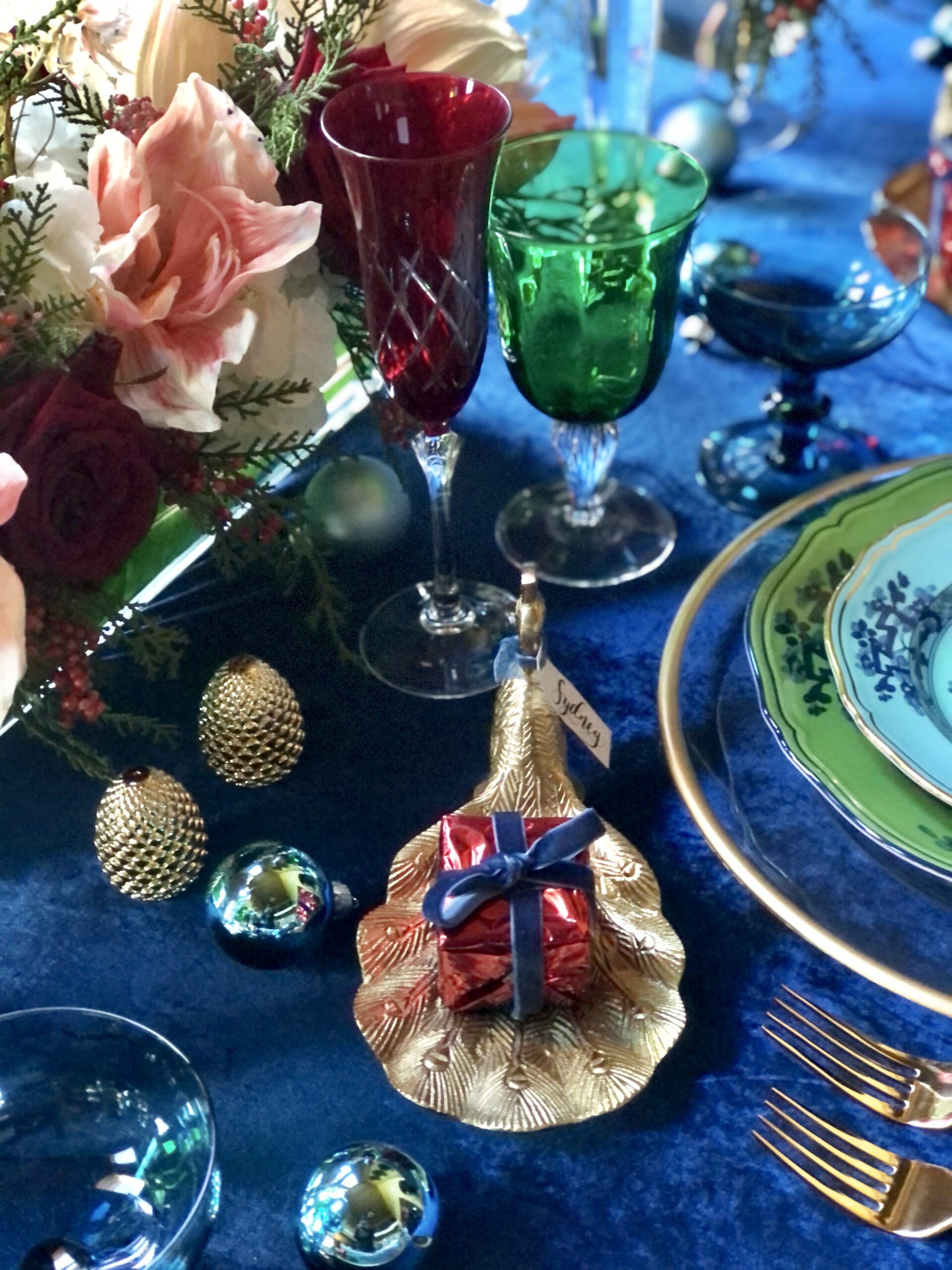 Christmas table with Richard Ginori Oriente Italiano plates