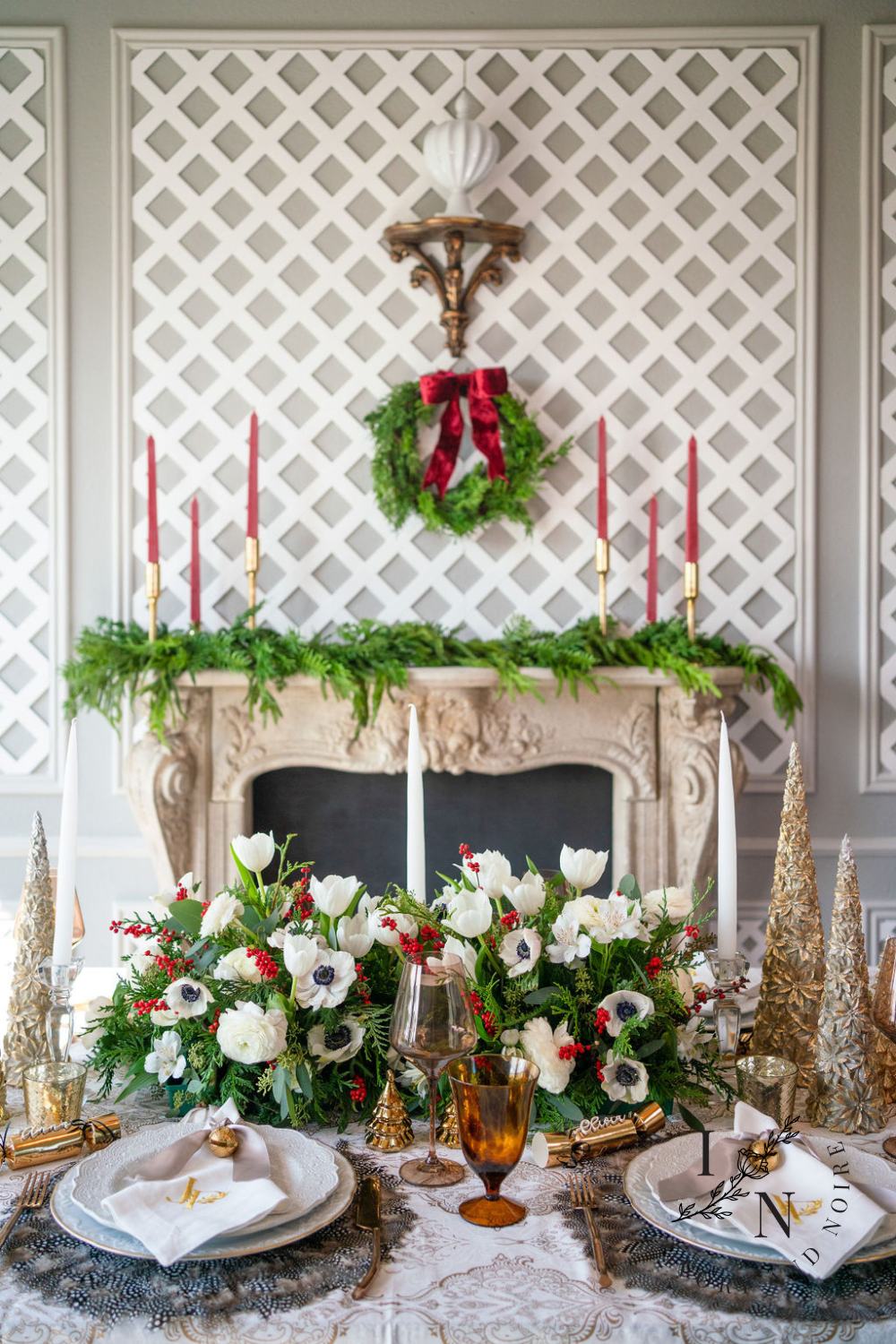 black and white christmas table