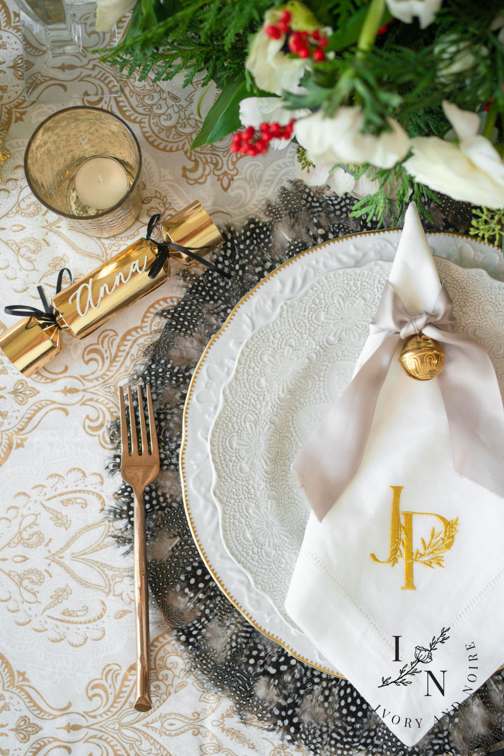 black and white christmas table
