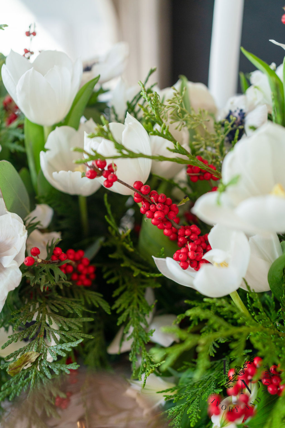 black and white christmas table