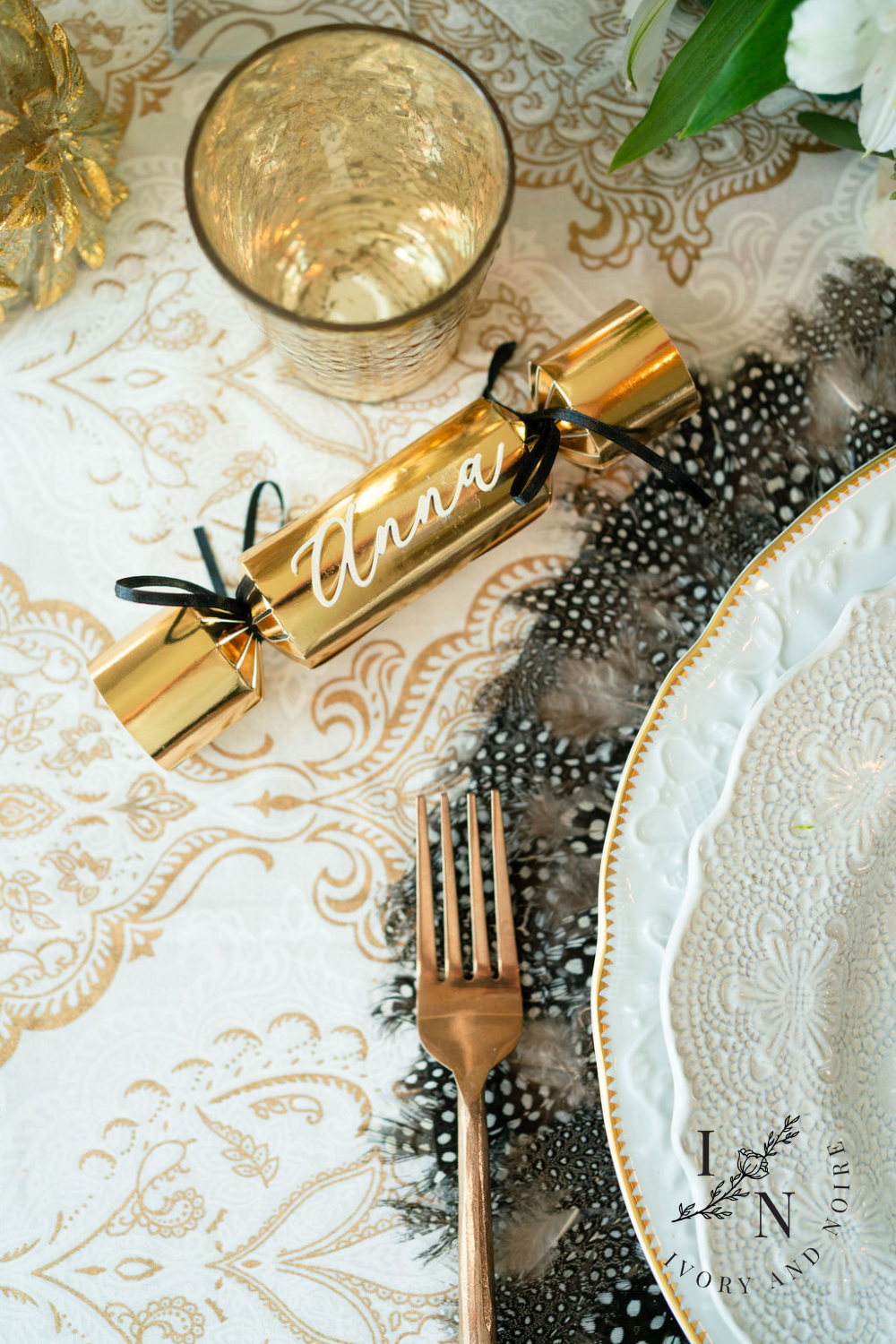 black and white christmas table